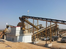 日產(chǎn)2300噸移動式破碎機(jī)在陜西安裝完成 建筑垃圾處理開工在即